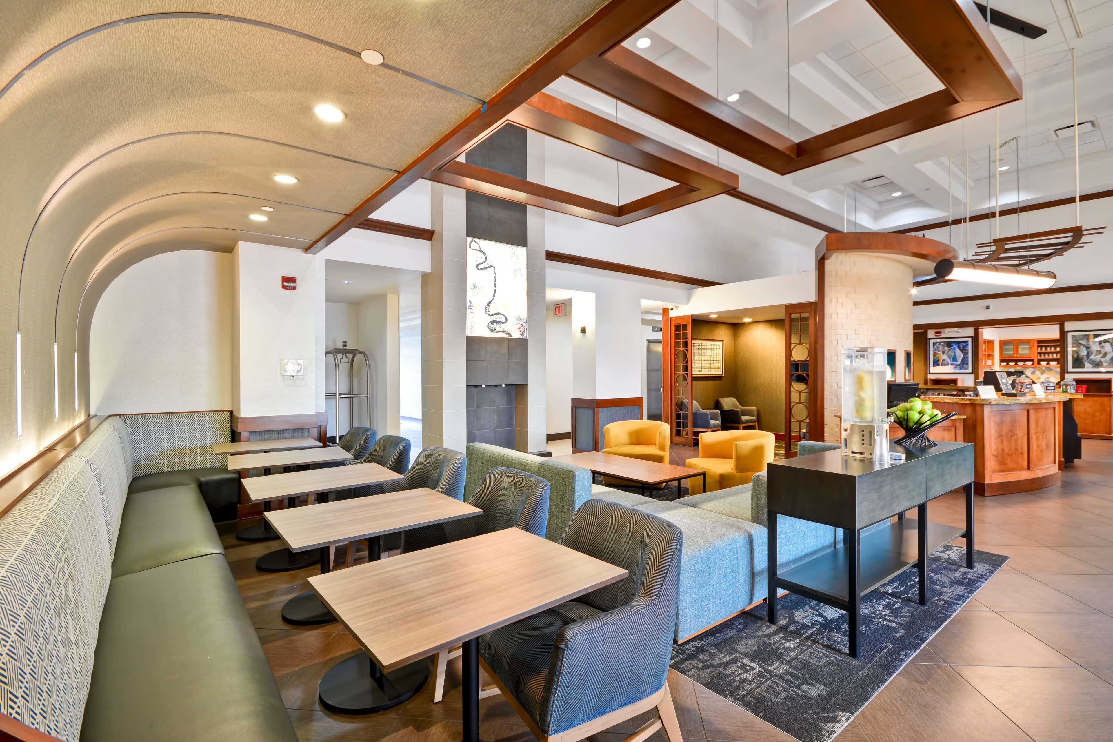 Hyatt Place Rouge/i-10 Hotel