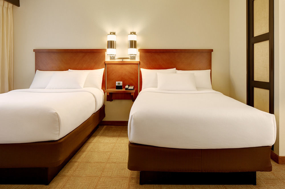 Hyatt Place Rouge/i-10 Hotel 3*